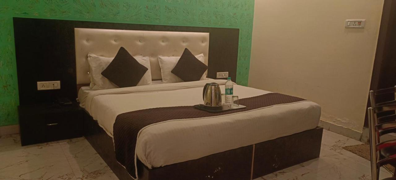 Airport Hotel Prince Palace By Byobhotels New Delhi Bagian luar foto